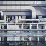 Systèmes de climatisation sur un immeuble de Tokyo