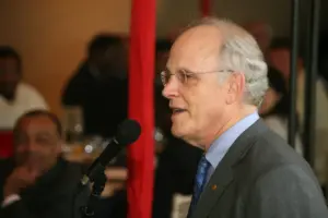 Lire la suite à propos de l’article David Gross : le prix Nobel évoque une fin de l’humanité en 2061
