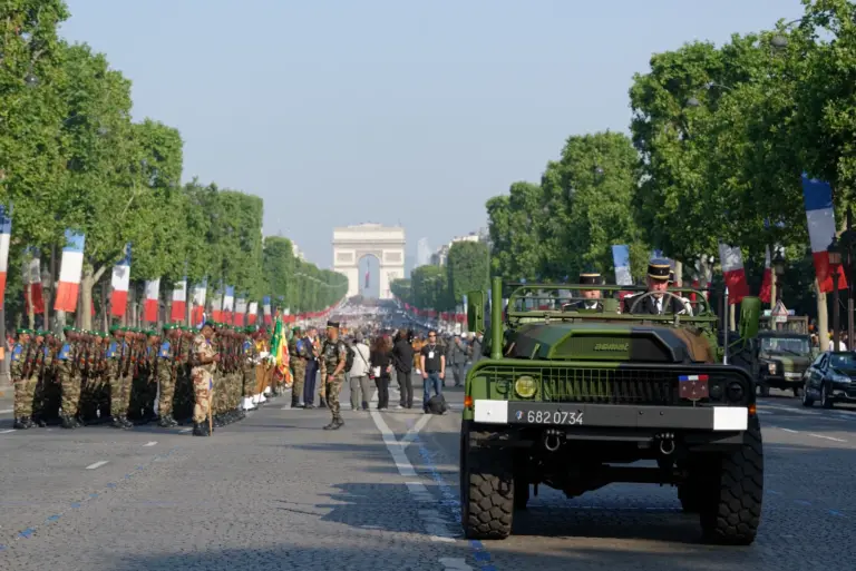 Lire la suite à propos de l’article Défilé du 14 juillet 2026 : 10 000 soldats et l’Ukraine à l’honneur