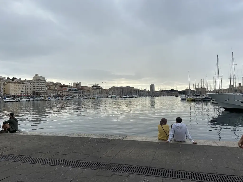 Une famille de fans du PSG exfiltrée du Vieux-Port à Marseille