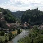La vieille ville de Fribourg, en Suisse, traversée par la Sarine