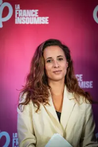 Lire la suite à propos de l’article Clémence Guetté : ses propos sur les « Français de souche » suscitent la polémique