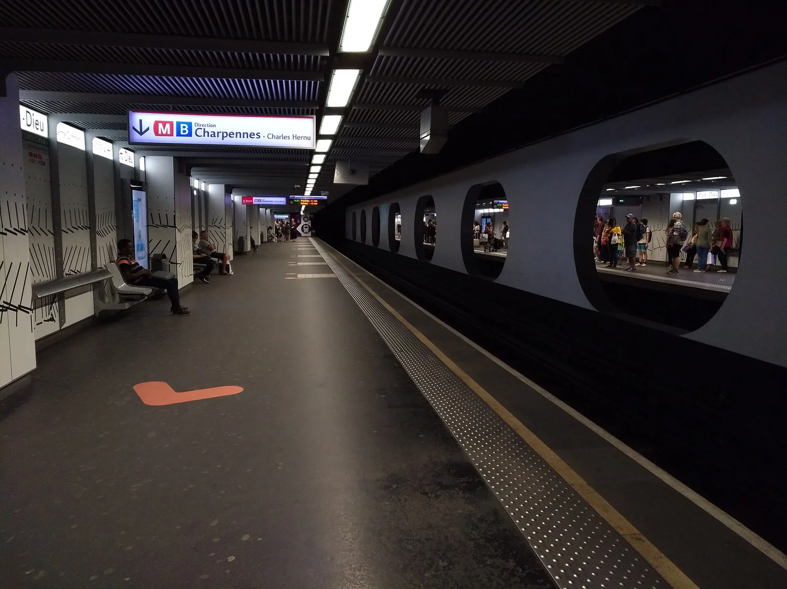 You are currently viewing Lyon : un homme malvoyant décède après une chute à la station Masséna