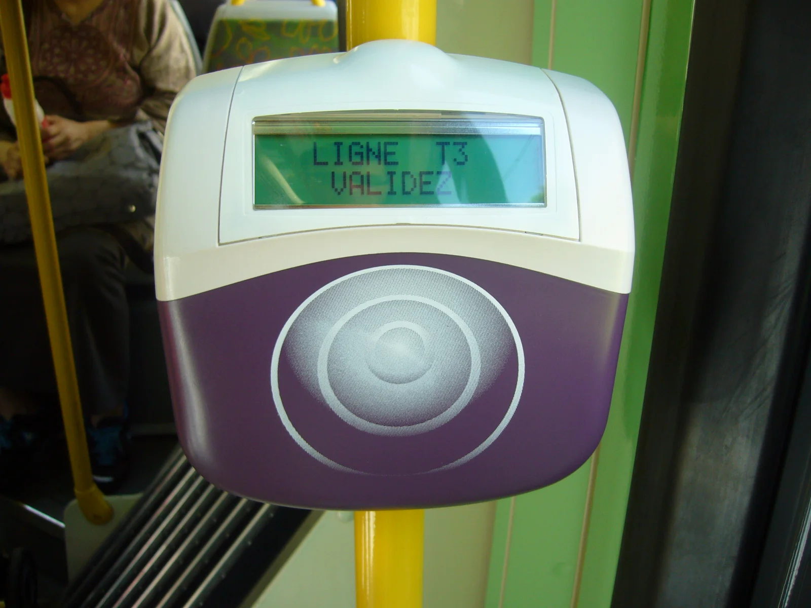 You are currently viewing Carte bancaire dans le métro parisien : un service avec un surcoût