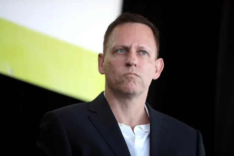 Lire la suite à propos de l’article Peter Thiel : le cofondateur de Palantir s’installe en Argentine
