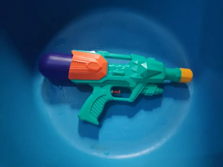 Lire la suite à propos de l’article Pistolet à eau : une mère suisse écope d’un casier judiciaire