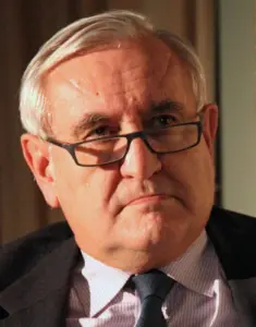 Lire la suite à propos de l’article Jean-Pierre Raffarin : l’accident de son chauffeur ravive la polémique sur les privilèges des anciens Premiers ministres