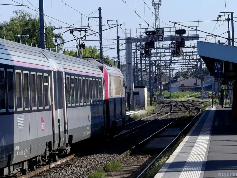 Lire la suite à propos de l’article Canicule : la SNCF supprime 71 trains Intercités