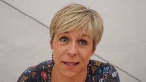 Lire la suite à propos de l’article Agnès Ledig : la romancière rend sa Légion d’honneur pour dénoncer la loi d’urgence agricole