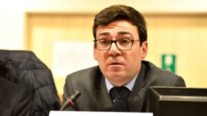 Lire la suite à propos de l’article Andy Burnham : le nouveau Premier ministre britannique promet un plan sur dix ans pour redresser le Royaume-Uni