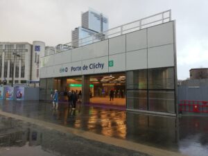 Lire la suite à propos de l’article Attaque au couteau à Paris : trois femmes blessées porte de Clichy, un suspect rapidement interpellé