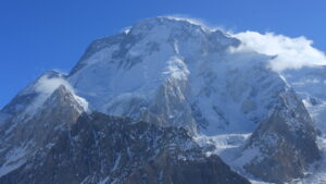 Lire la suite à propos de l’article Broad Peak : une avalanche au Pakistan emporte une expédition internationale, quatre corps retrouvés et six alpinistes toujours recherchés