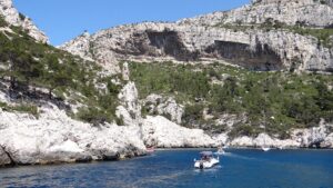 Lire la suite à propos de l’article Calanques de Marseille : le massif désigné plus beau site de randonnée au monde par une étude internationale