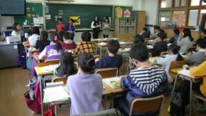 Lire la suite à propos de l’article Changement d’établissement scolaire : les élèves concernés par le comportement perturbateur de leurs parents pourront être transférés