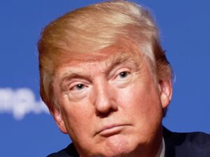Lire la suite à propos de l’article Donald Trump : l’opérateur du prompteur suspendu après des soupçons de paris sur les discours présidentiels