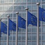 Drapeaux de l'Union européenne devant le bâtiment Berlaymont de la Commission européenne à Bruxelles