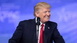 Lire la suite à propos de l’article Droits de douane : Donald Trump impose 50 % de taxes supplémentaires sur plusieurs produits canadiens et relance la guerre commerciale