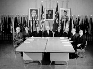 Lire la suite à propos de l’article États-Unis : La CIA a-t-elle inventé l’expression « théoricien du complot » ?
