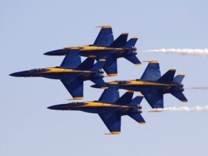 Lire la suite à propos de l’article États-Unis : des avions militaires frôlent une plage bondée en Floride et impressionnent les touristes
