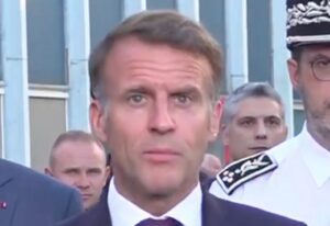 Lire la suite à propos de l’article Incendies en France : Emmanuel Macron annonce que le feu est « fixé » dans les Landes, mais la Gironde reste sous haute surveillance