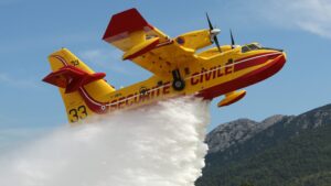 Lire la suite à propos de l’article Incendies en France : Macron active le mécanisme de protection civile de l’UE face à une situation « extrêmement tendue »