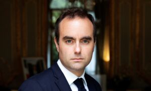 Lire la suite à propos de l’article Incendies en France : Sébastien Lecornu annonce 162 interpellations pour des feux volontaires depuis le 6 juillet