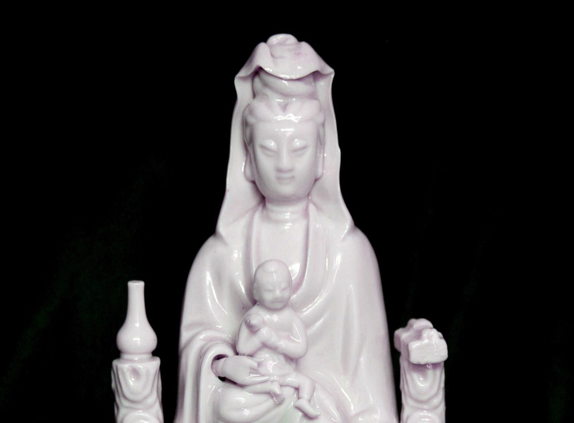 Statue de Maria-Kannon (collection Nantoyōsō, Japon). Photo : @Iwanafish/Wikipedia