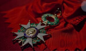 Lire la suite à propos de l’article Légion d’honneur : un nouveau témoignage relance les soupçons de trafic de décorations