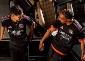 Lire la suite à propos de l’article Maillot third de l’OL : la funk mise à l’honneur