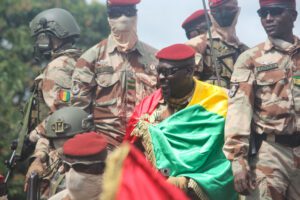 Lire la suite à propos de l’article Mamadi Doumbouya : le président guinéen de nouveau visé en France par une plainte pour disparition forcée d’opposants