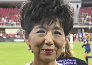 Lire la suite à propos de l’article Michele Kang : la présidente de l’OL récompensée par le CIO