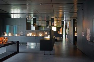 Lire la suite à propos de l’article Musée Lalique : Cambriolage en Alsace, le musée verrier ferme temporairement ses portes après un choc patrimonial