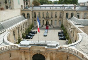 Lire la suite à propos de l’article Présidentielle 2027 : Matignon cherche une solution bancaire pour financer la campagne de Marine Le Pen