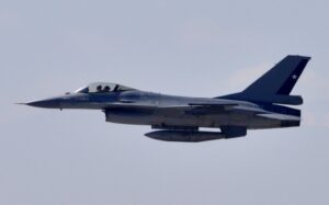 Lire la suite à propos de l’article Roumanie : un F-16 abat un drone après une intrusion dans l’espace aérien du pays