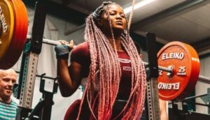Lire la suite à propos de l’article Sabotage raciste au powerlifting : un pareur prive Muluh d’un titre