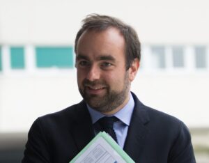 Lire la suite à propos de l’article Sébastien Lecornu : un geste envers le PS pour éviter une motion de censure sur fond de crise climatique