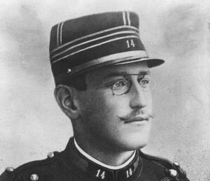 Lire la suite à propos de l’article Statue d’Alfred Dreyfus : quatre décennies d’attente avant son installation devant la Cour de cassation