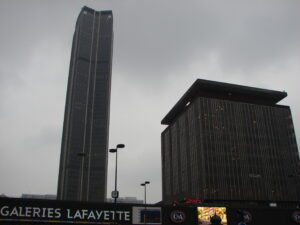 Lire la suite à propos de l’article Tour Montparnasse : le projet de rénovation à 800 millions d’euros définitivement abandonné