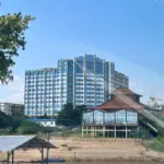 Vue du centre d'arnaques en ligne de Shwe Kokko, à Myawaddy, en Birmanie