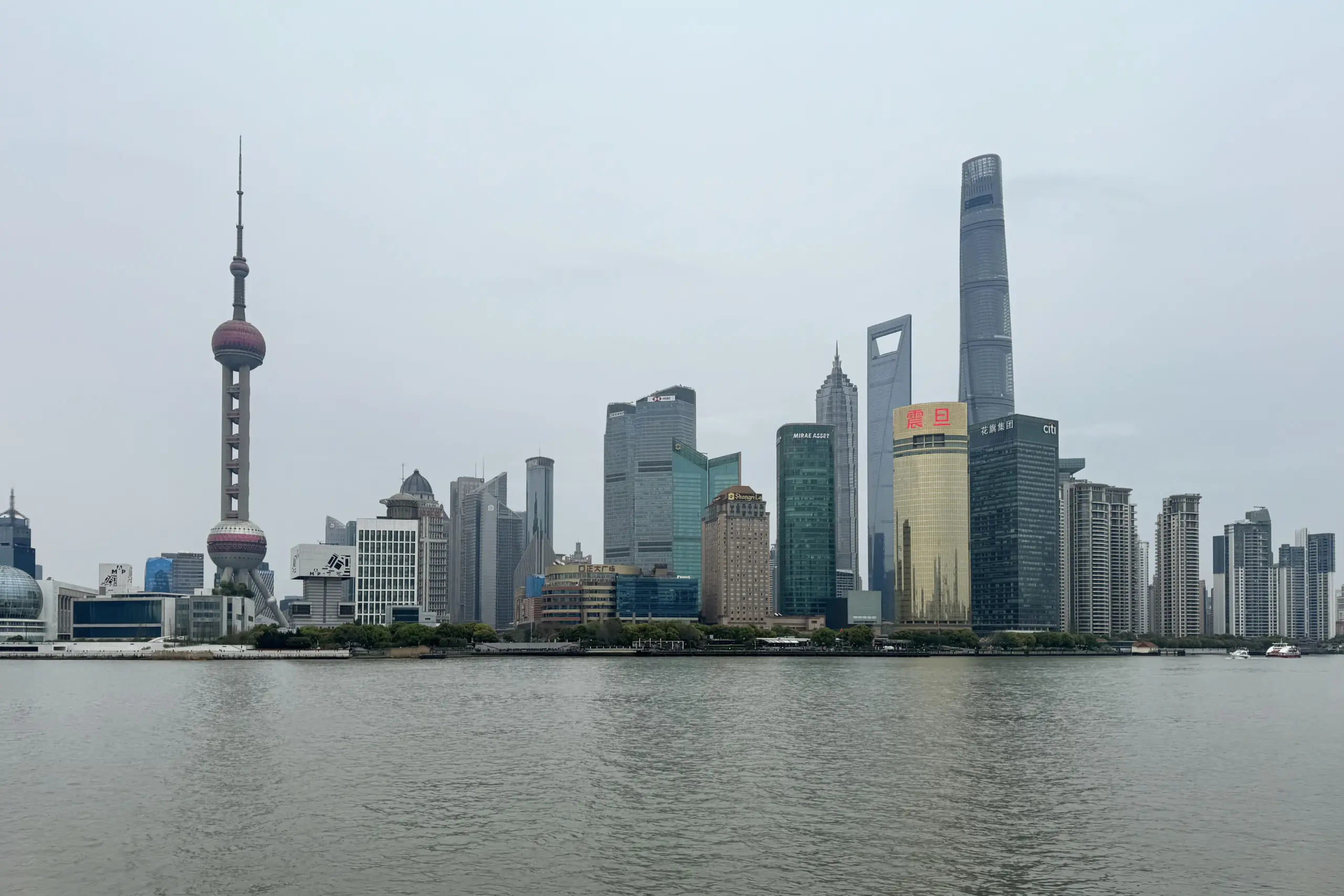 Skyline du quartier financier de Lujiazui à Shanghai, en Chine