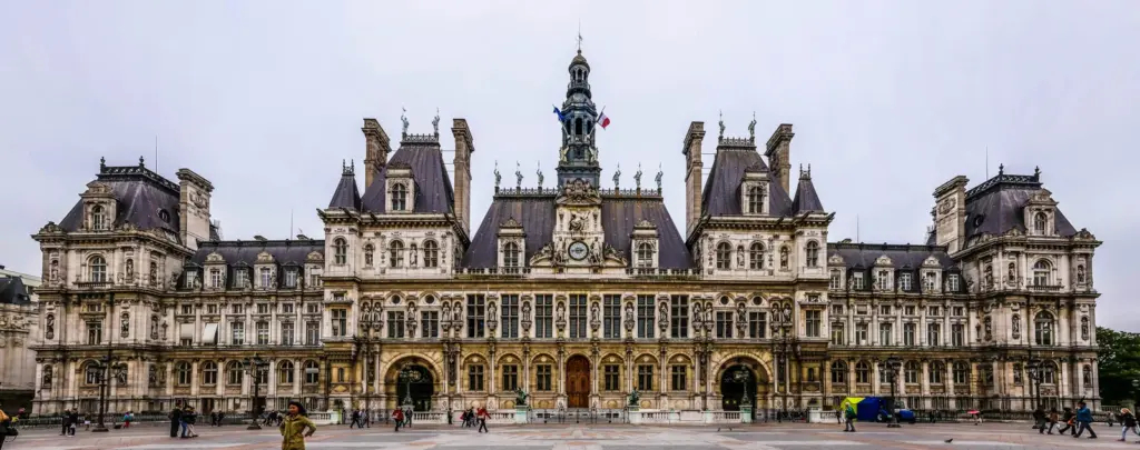 Façade principale de l'Hôtel de Ville de Paris