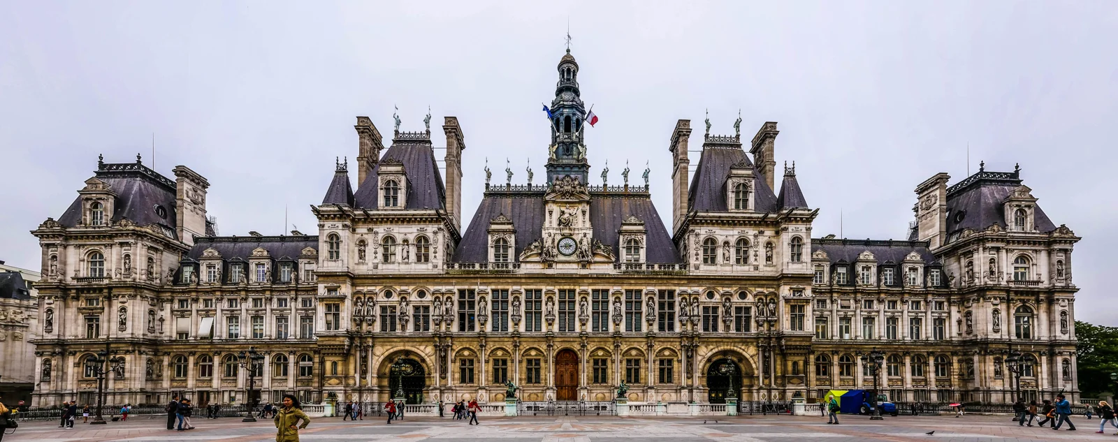 Façade principale de l'Hôtel de Ville de Paris