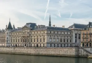 Lire la suite à propos de l’article Franc-maçonnerie : le Collège de déontologie de l’ordre judiciaire s’oppose à cette appartenance