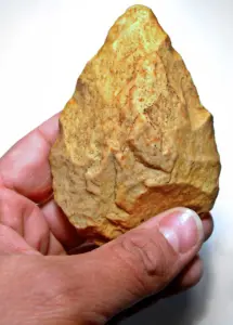 Lire la suite à propos de l’article Grotte préhistorique : découverte d’un site scellé depuis 400 000 ans en Israël