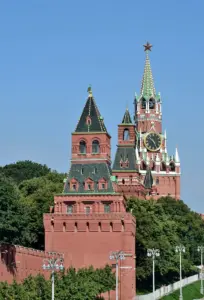 Lire la suite à propos de l’article Ukraine : le Kremlin dénonce la coalition “d’illuminés et de va-t-en-guerre” réunie à Paris