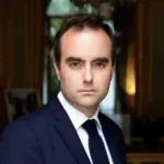 Portrait officiel de Sébastien Lecornu