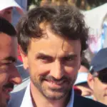 Grégory Doucet, maire de Lyon, lors du relais de la flamme paralympique à Lyon en 2024