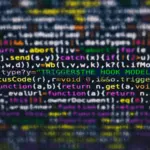 Lignes de code informatique affichées sur un écran, illustrant le piratage des modèles d'intelligence artificielle d'OpenAI