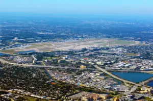 Lire la suite à propos de l’article Etats-Unis : l’Aéroport de Palm Beach porte désormais le nom de Donald Trump