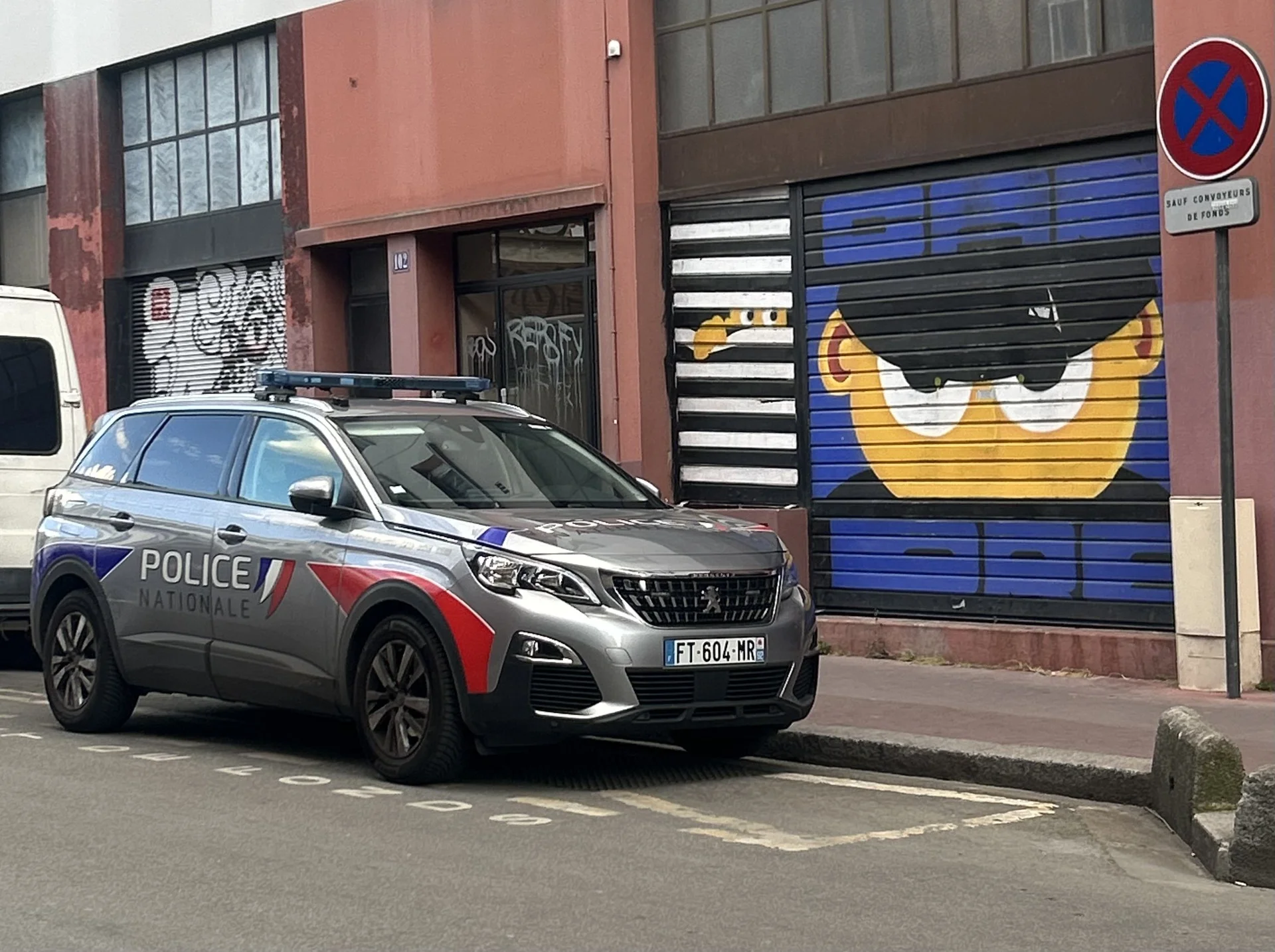 Voiture de la police nationale francaise